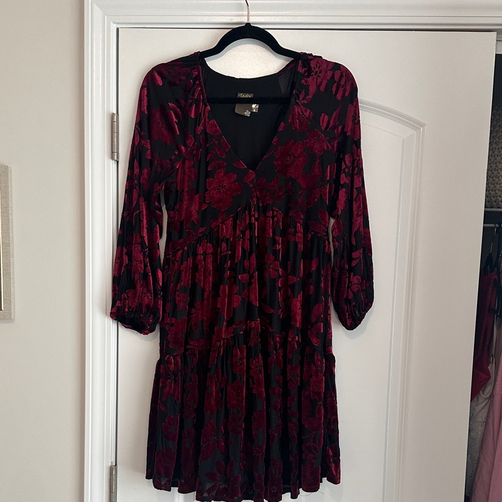 H&M Dark Red and Black Floral Long Sleeve Dress